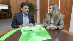 Alicante otorga el nombre de Sandra Paños al campo de fútbol Divina Pastora en su homenaje